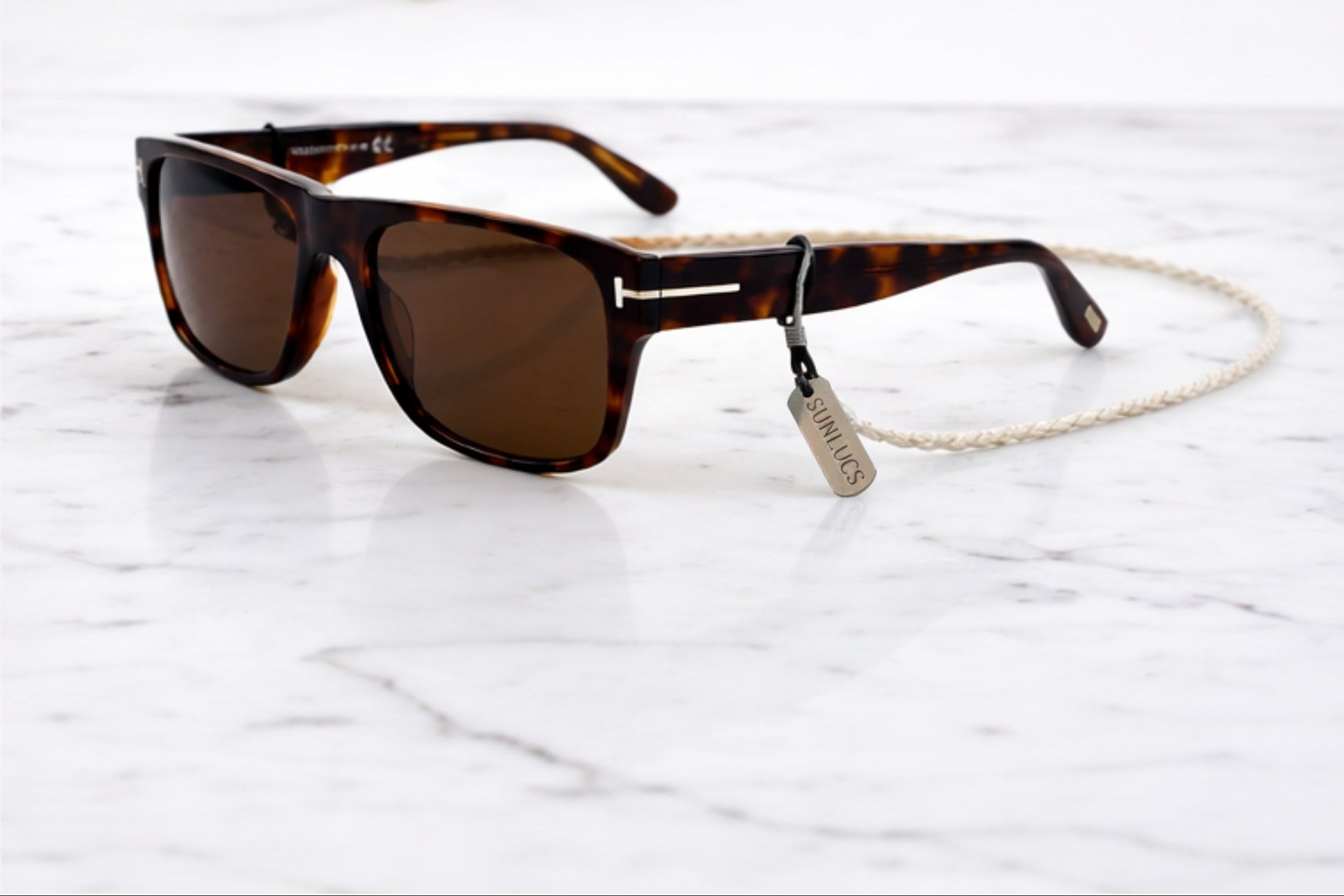 SUNLUCS Off-White Strap